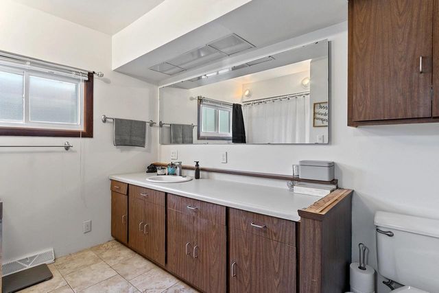 870 Waverly Place, Green Bay, WI 54304