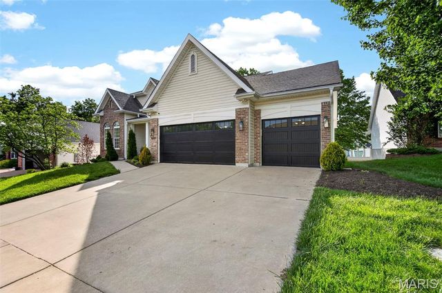 1009 Speckledwood Manor Court, Chesterfield, MO 63017