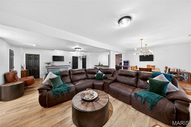 1009 Speckledwood Manor Court, Chesterfield, MO 63017
