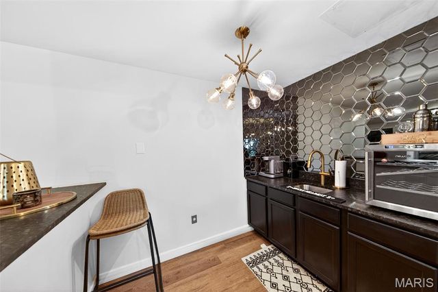 1009 Speckledwood Manor Court, Chesterfield, MO 63017