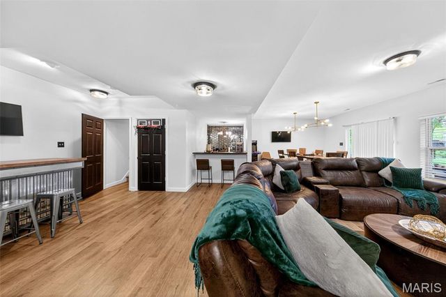 1009 Speckledwood Manor Court, Chesterfield, MO 63017