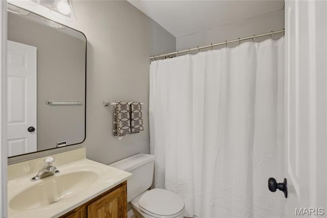 16180 Lea Oak Court, Chesterfield, MO 63017