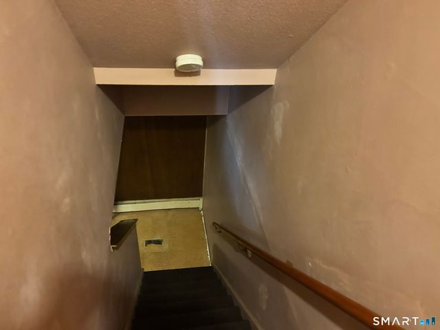 2 Camelot Drive 4, Bloomfield, CT 06002