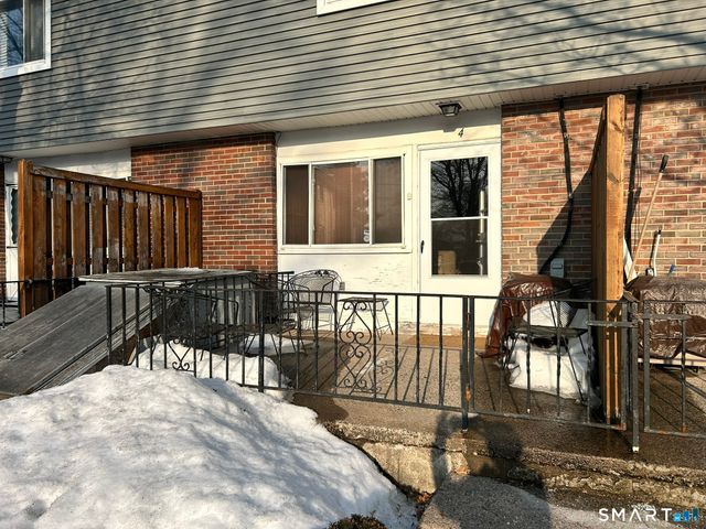 2 Camelot Drive 4, Bloomfield, CT 06002