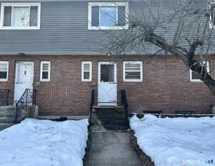 2 Camelot Drive 4, Bloomfield, CT 06002