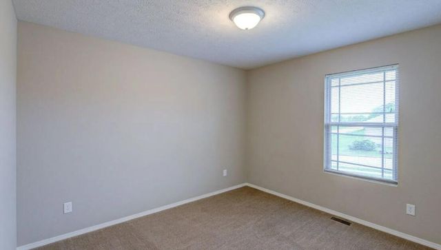 1702 N Hoover Drive, Ozark, MO 65721
