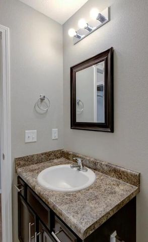 1702 N Hoover Drive, Ozark, MO 65721