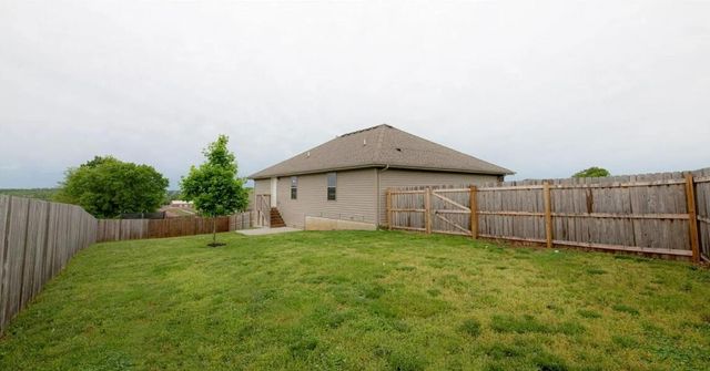 1702 N Hoover Drive, Ozark, MO 65721
