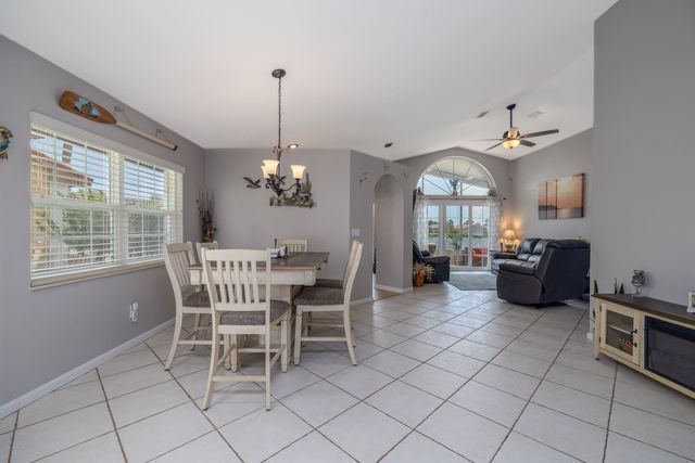 6 San Miguel Ct, Palm Coast, FL 32137
