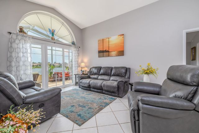 6 San Miguel Ct, Palm Coast, FL 32137