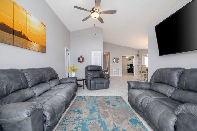 6 San Miguel Ct, Palm Coast, FL 32137
