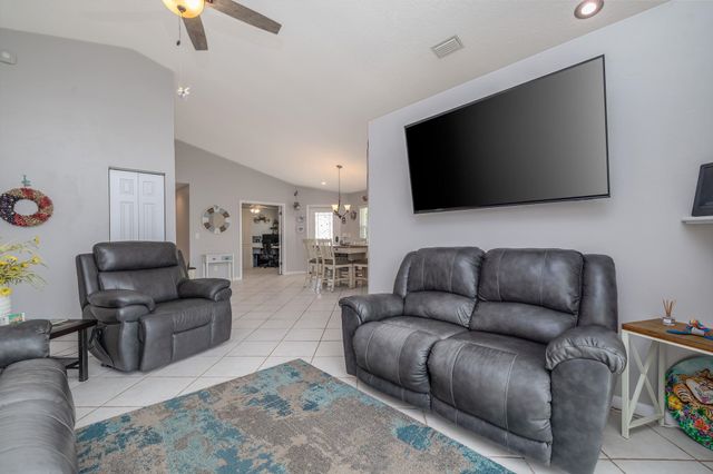 6 San Miguel Ct, Palm Coast, FL 32137