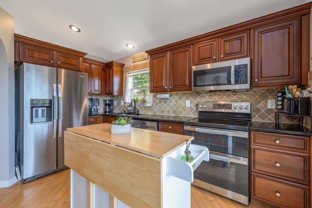 6 San Miguel Ct, Palm Coast, FL 32137