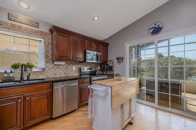 6 San Miguel Ct, Palm Coast, FL 32137