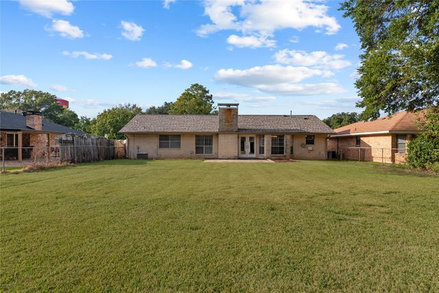 5302 Iris Circle, Bossier City, LA 71112