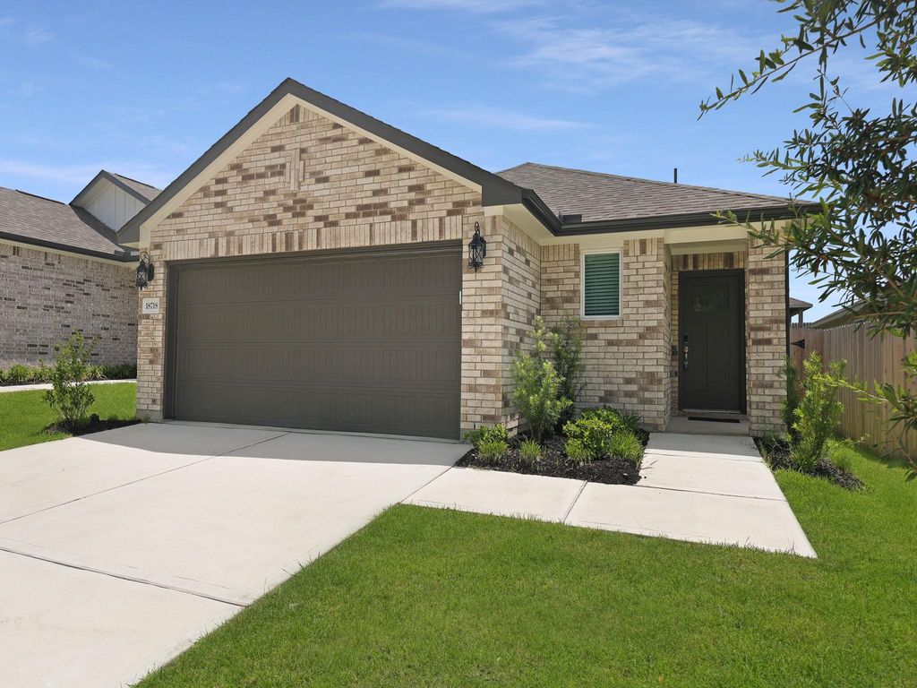 18718 Timber Glen Drive, Conroe, TX 77316