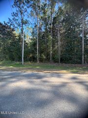 22 Cherokee Place, Kiln, MS 39556