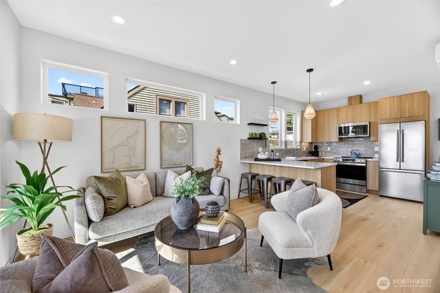 4142 44th Avenue SW, Seattle, WA 98116