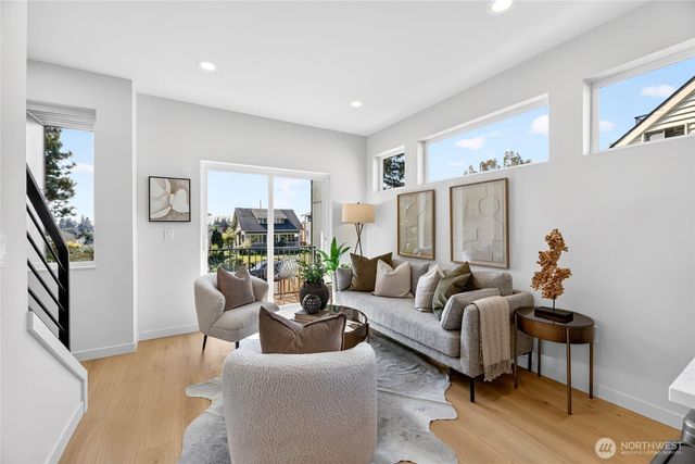4142 44th Avenue SW, Seattle, WA 98116