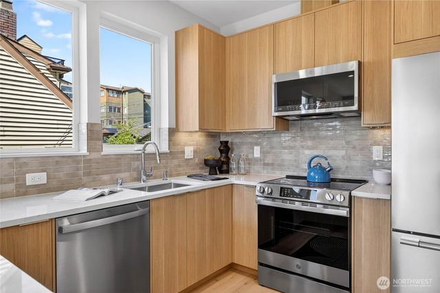 4142 44th Avenue SW, Seattle, WA 98116