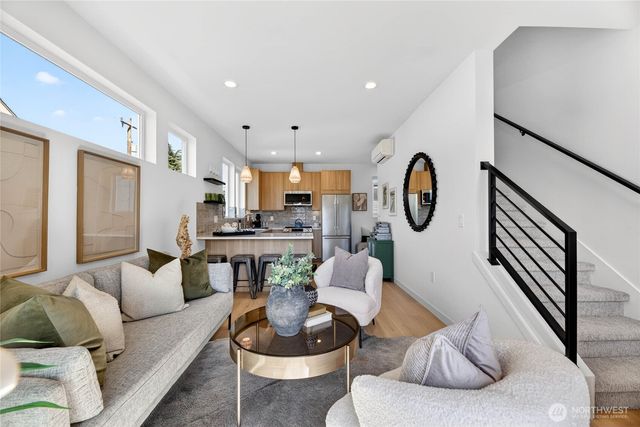 4142 44th Avenue SW, Seattle, WA 98116