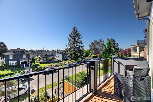 4142 44th Avenue SW, Seattle, WA 98116