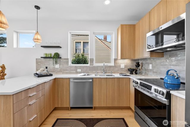 4142 44th Avenue SW, Seattle, WA 98116