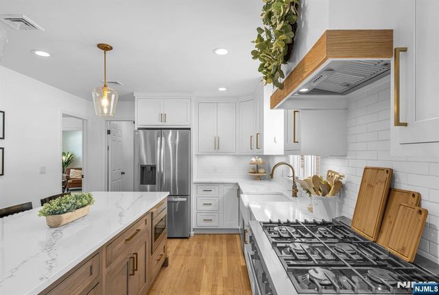 15 Cobbler Lane, Mahwah, NJ 07430