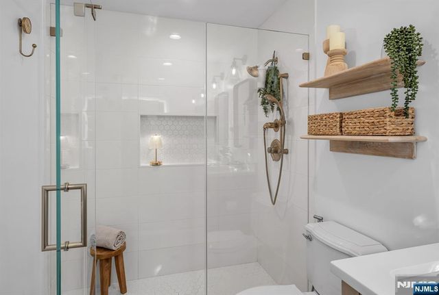 15 Cobbler Lane, Mahwah, NJ 07430