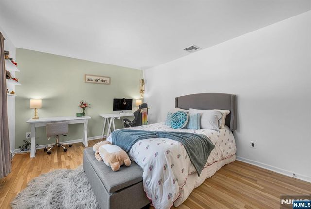 15 Cobbler Lane, Mahwah, NJ 07430