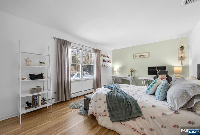 15 Cobbler Lane, Mahwah, NJ 07430