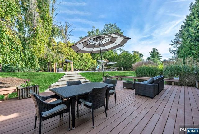 15 Cobbler Lane, Mahwah, NJ 07430