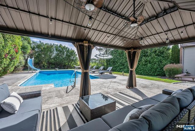 15 Cobbler Lane, Mahwah, NJ 07430