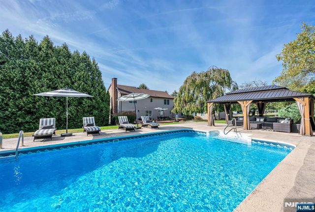 15 Cobbler Lane, Mahwah, NJ 07430