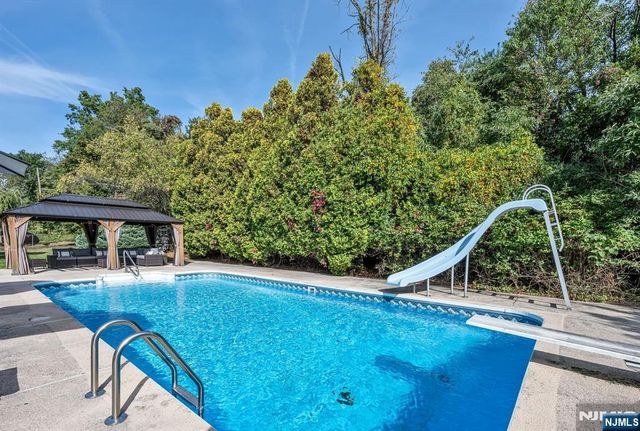 15 Cobbler Lane, Mahwah, NJ 07430