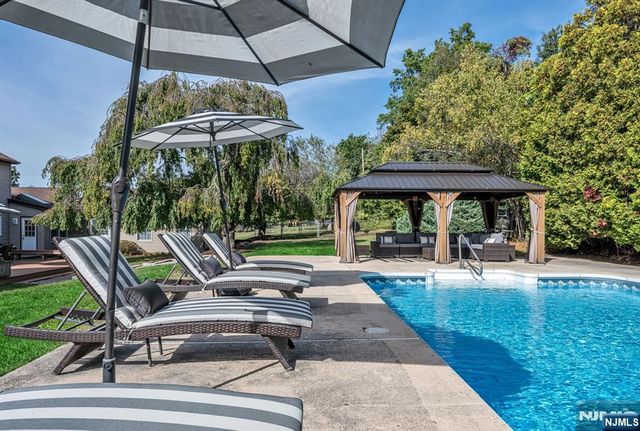 15 Cobbler Lane, Mahwah, NJ 07430