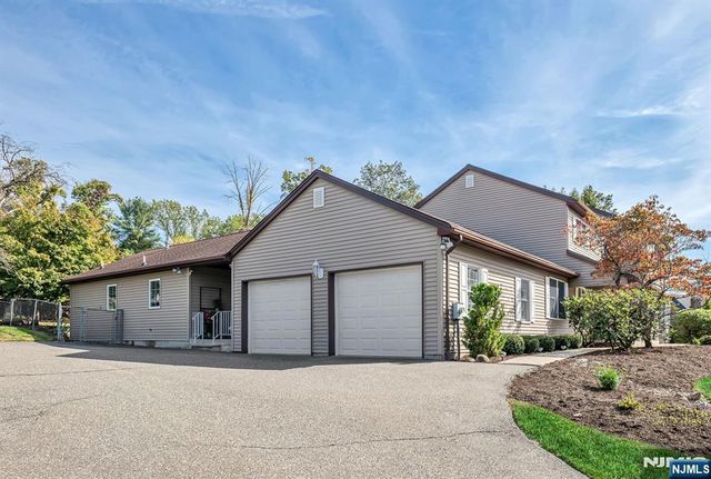 15 Cobbler Lane, Mahwah, NJ 07430