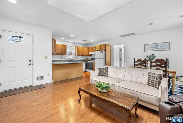 15 Cobbler Lane, Mahwah, NJ 07430