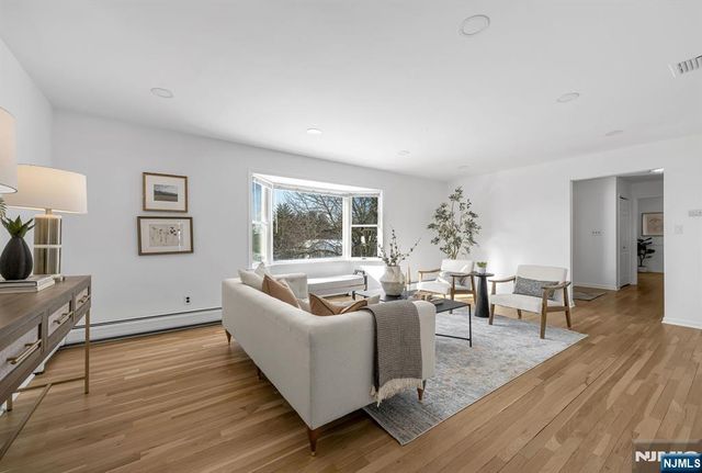 15 Cobbler Lane, Mahwah, NJ 07430