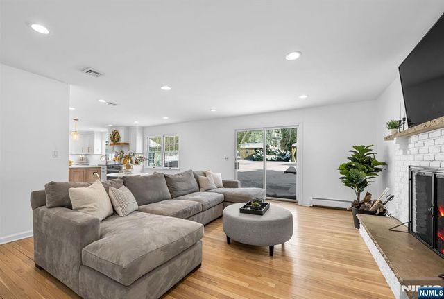 15 Cobbler Lane, Mahwah, NJ 07430