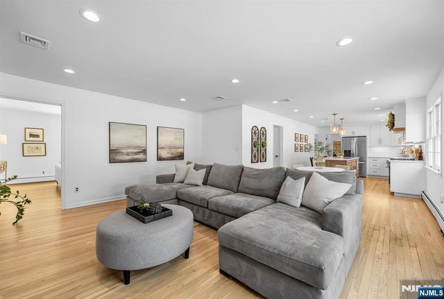 15 Cobbler Lane, Mahwah, NJ 07430