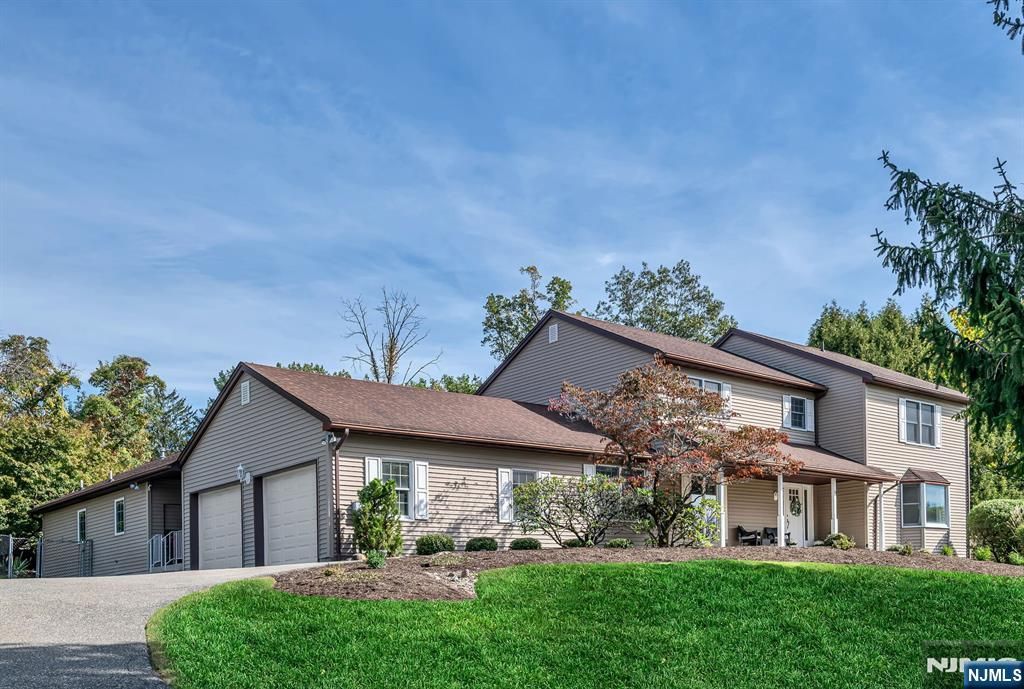 15 Cobbler Lane, Mahwah, NJ 07430