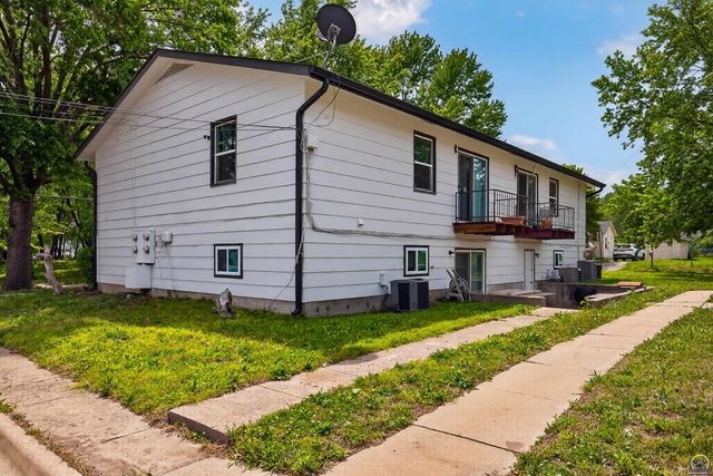 1192 SW Hillsdale ST, Topeka, KS 66604
