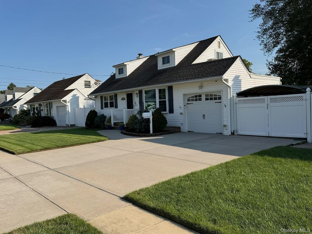 28 Central Avenue, North Babylon, NY 11703 — photo 2