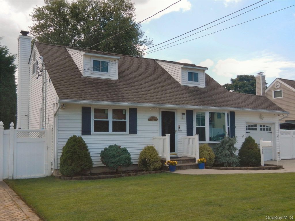 28 Central Avenue, North Babylon, NY 11703 — photo 3