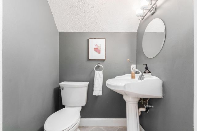 237 Collins Avenue, Columbus, OH 43215