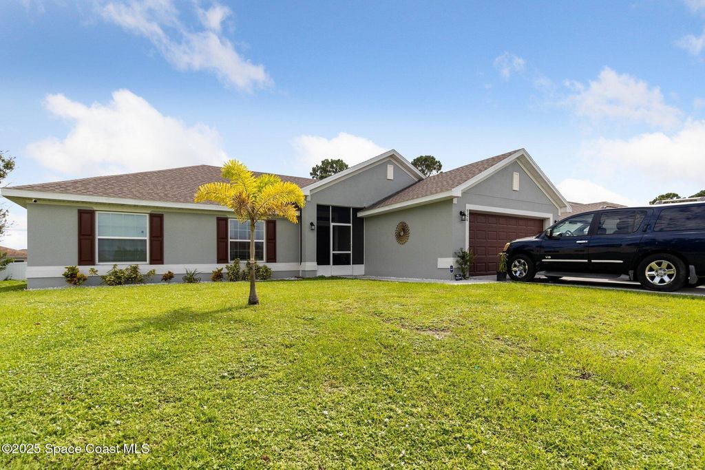 926 Sable Circle SE, Palm Bay, FL 32909