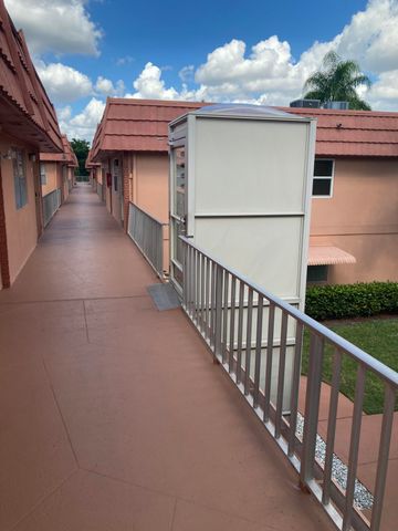 558 Saxony L, Delray Beach, FL 33446