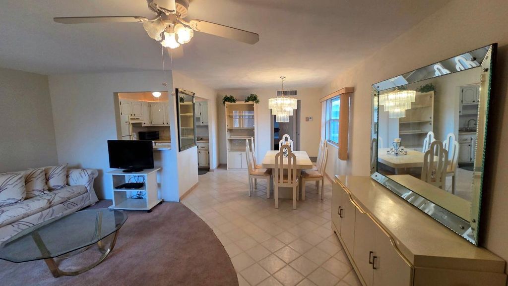 Image 5 of property listing at 558 Saxony L, Delray Beach, FL 33446