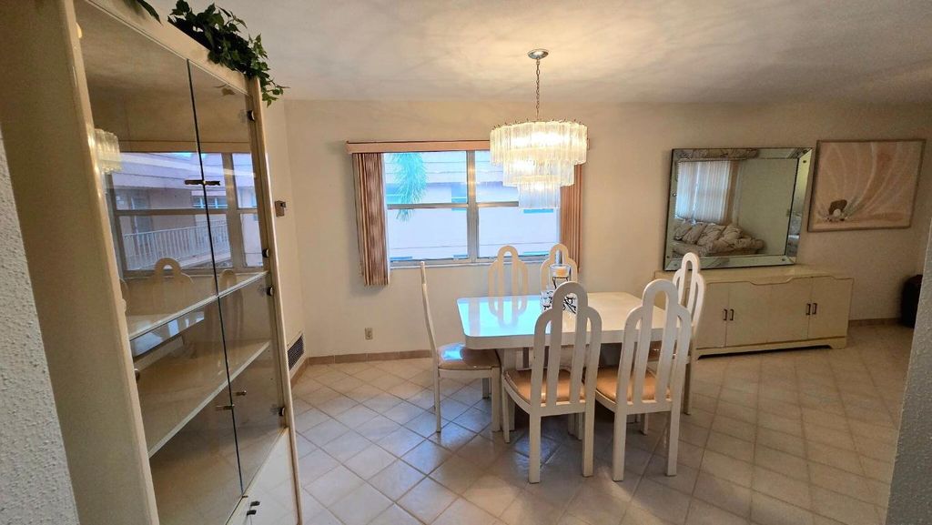 Image 7 of property listing at 558 Saxony L, Delray Beach, FL 33446